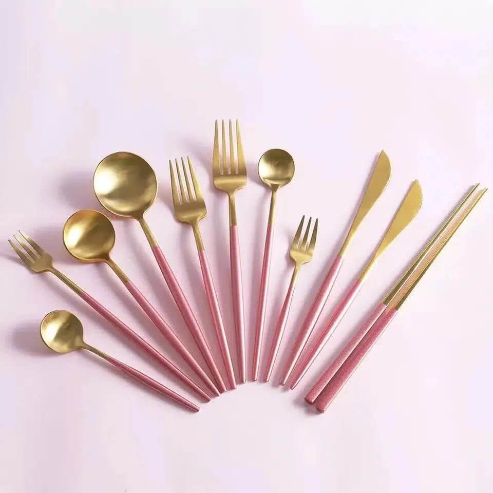 Pink & Gold Cutlery Set – alternate view 2