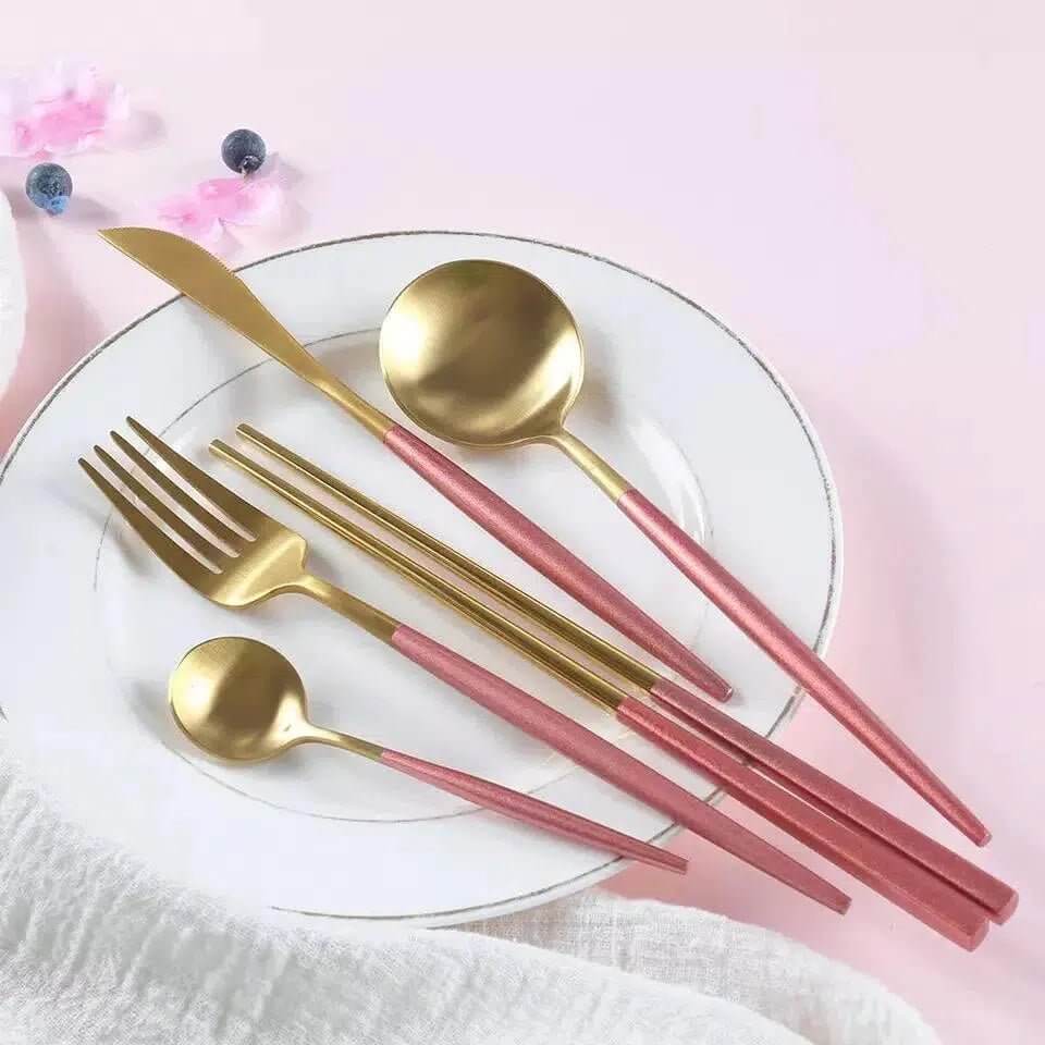 Pink & Gold Cutlery Set – alternate view 3